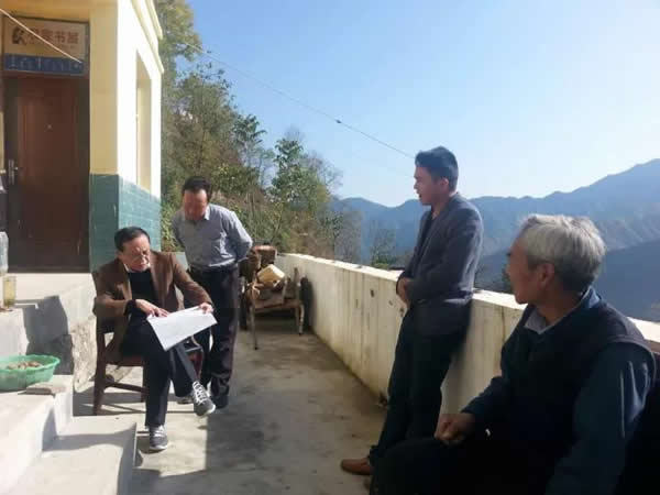 隴運(yùn)集團(tuán)公司董事長、黨委書記李寅祥率相關(guān)人員專程前往精準(zhǔn)扶貧點(diǎn)進(jìn)行深入調(diào)研