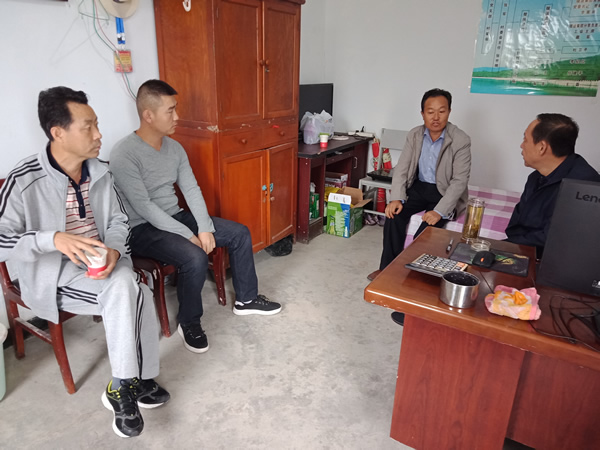 隴運(yùn)集團(tuán)公司黨委書記、董事長李寅祥同志深入琵琶鎮(zhèn)寧強(qiáng)村開展幫扶工作