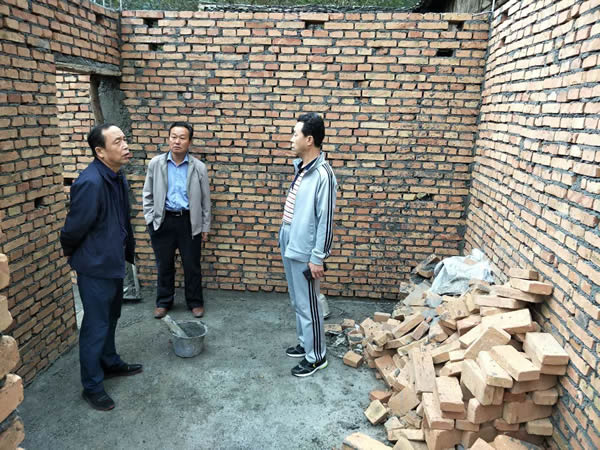 隴運(yùn)集團(tuán)公司黨委書記、董事長李寅祥同志深入琵琶鎮(zhèn)寧強(qiáng)村開展幫扶工作