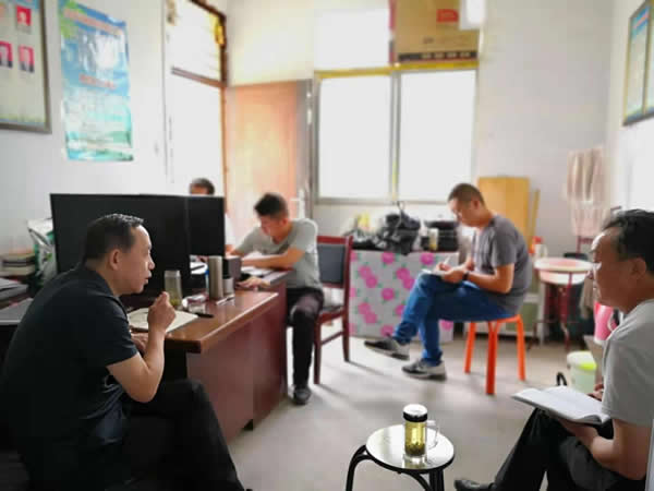 隴運(yùn)集團(tuán)公司黨委書記、董事長李寅祥深入琵琶鎮(zhèn)寧強(qiáng)村檢查指導(dǎo)幫扶工作