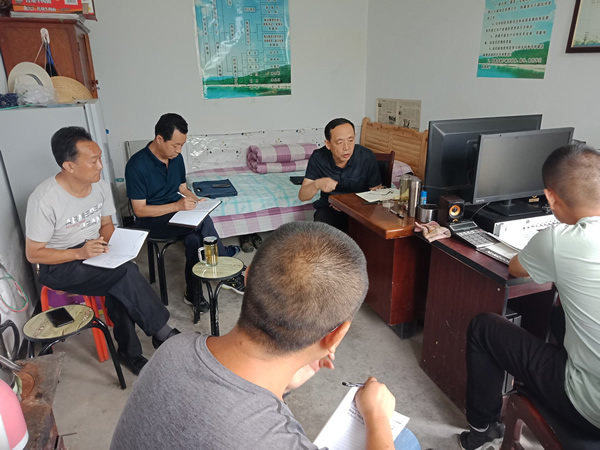 隴運(yùn)集團(tuán)公司黨委書記、董事長李寅祥深入琵琶鎮(zhèn)寧強(qiáng)村檢查指導(dǎo)幫扶工作