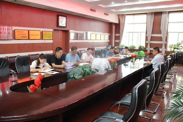 隴運集團公司黨委召開理論學(xué)習(xí)中心組集中學(xué)習(xí)暨黨委(擴大)會議 傳達學(xué)習(xí)黨的二十屆三中全會精神 研究貫徹落實措施