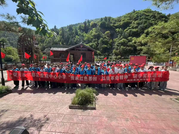 隴運(yùn)集團(tuán)潤華旅行社組織開展“傳承紅色